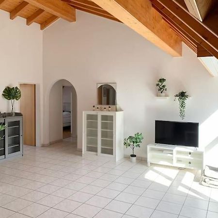 Charming Penthouse With Veranda In The Center Of Brig Exterior foto