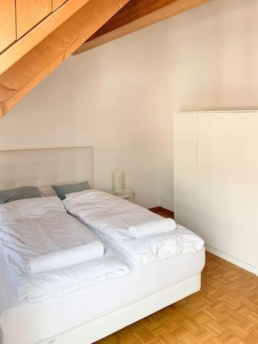 Charming Penthouse With Veranda In The Center Of Brig Exterior foto