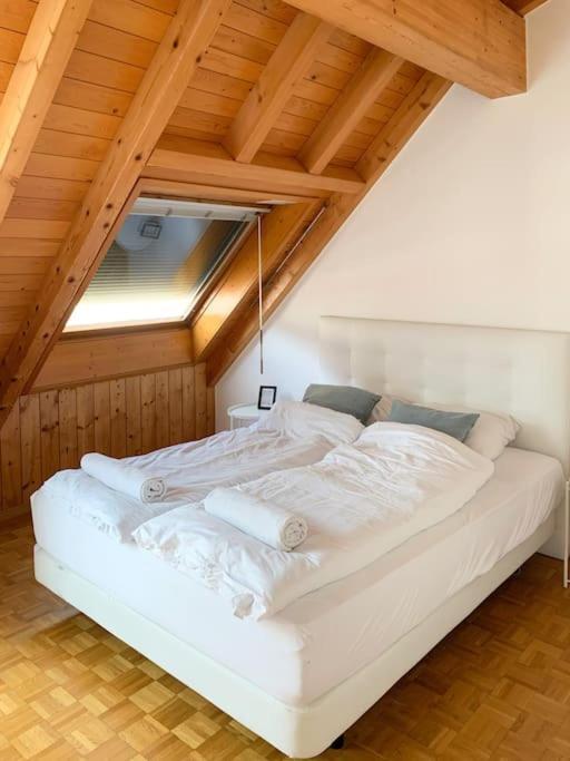 Charming Penthouse With Veranda In The Center Of Brig Exterior foto